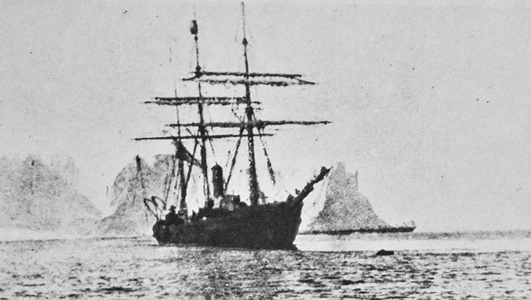 FOTO: La fragata Uruguay, pionera en rescates antárticos.