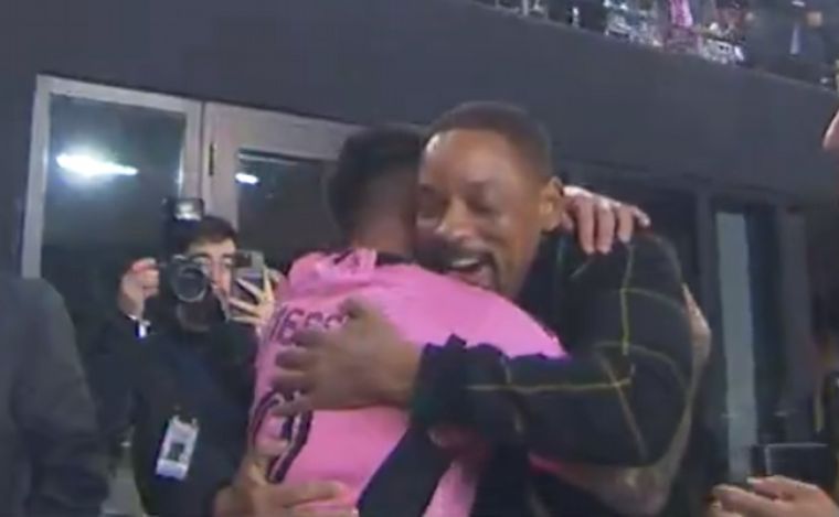 El cálido saludo entre Messi y Will Smith en el debut del Inter Miami.