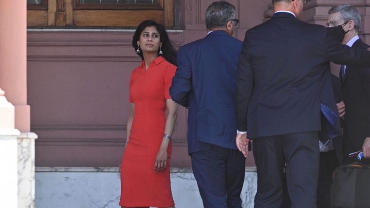 Gita Gopinath, la subdirectora del FMI llegando a Casa Rosada