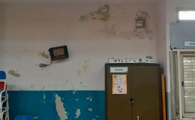 FOTO: Tomaron el colegio Juan Bautista Bustos: reclaman mejoras edilicias.