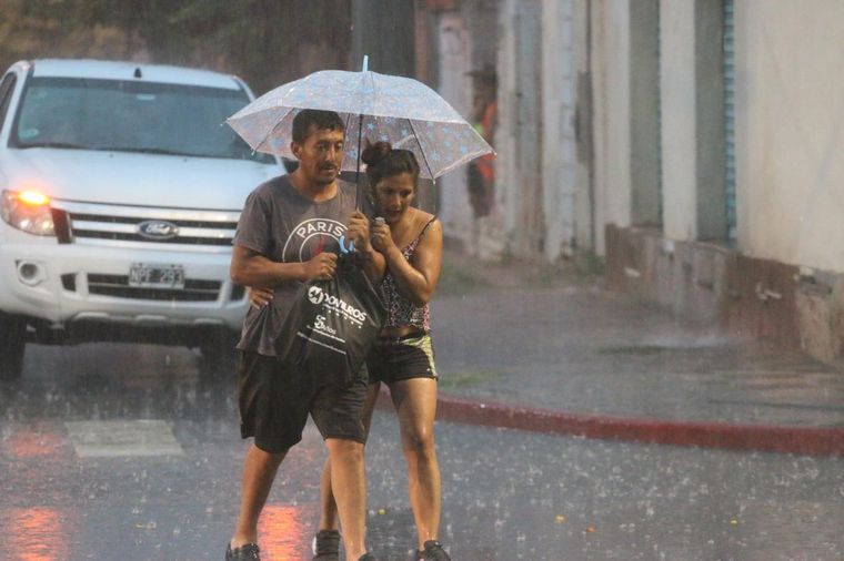 FOTO: Fue intensa la lluvia en Córdoba desde la tarde de este jueves.