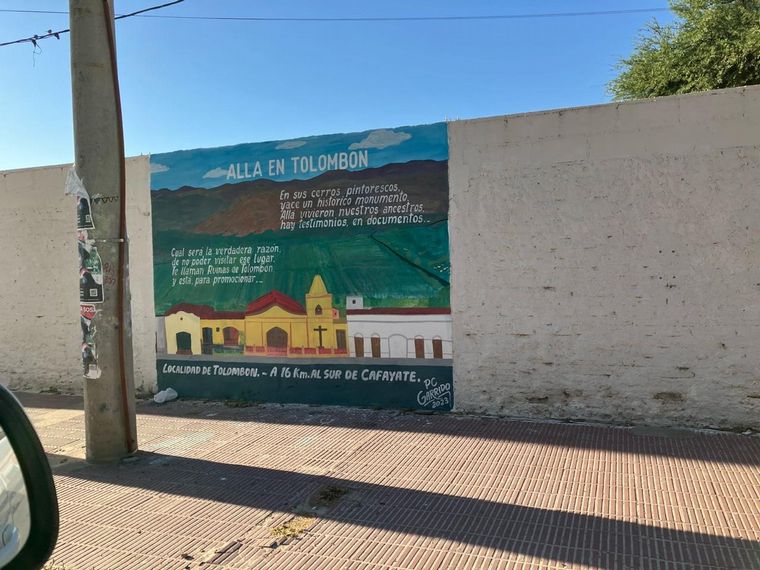 Los hermosos murales que engalanan las tapias de la Bodega Encantada de Cafayate