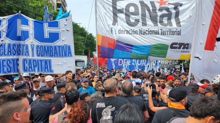 Tensa jornada de protesta de organizaciones sociales en el país (Foto: NA)