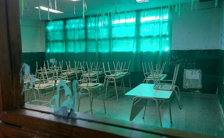 FOTO: Desvalijaron la escuela Ipem 124 de Coronel Olmedo y peligra el inicio de clases.