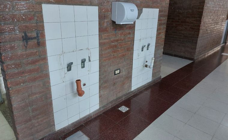 Desvalijaron la escuela Ipem 124 de Coronel Olmedo y peligra el inicio de clases.