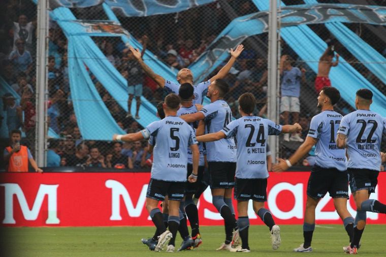 FOTO: Reyna abrió el marcador en el clásico entre Belgrano y Talleres.