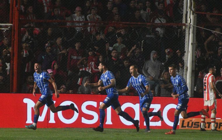 FOTO: Godoy Cruz le ganó a Instituto y sigue invicto en la Copa de la Liga.