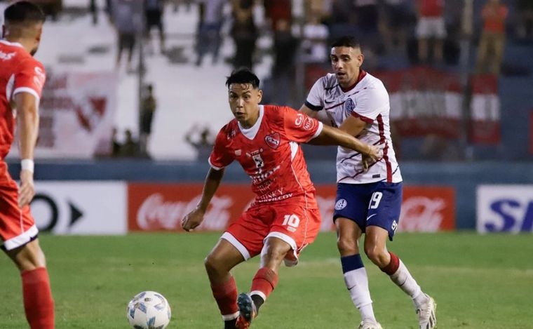 San Lorenzo vs. Independiente de Chivilcoy.