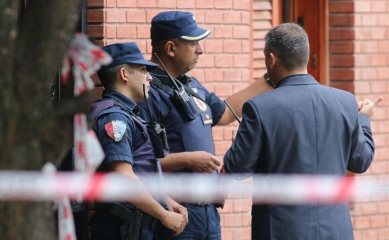 La Policía trabaja en el lugar donde mataron al vecino.