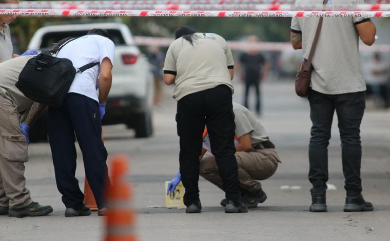 La Policía trabaja en el lugar donde mataron al vecino.