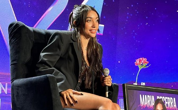 María Becerra brindó una conferencia de prensa en Viña del Mar. (Foto: gentileza)