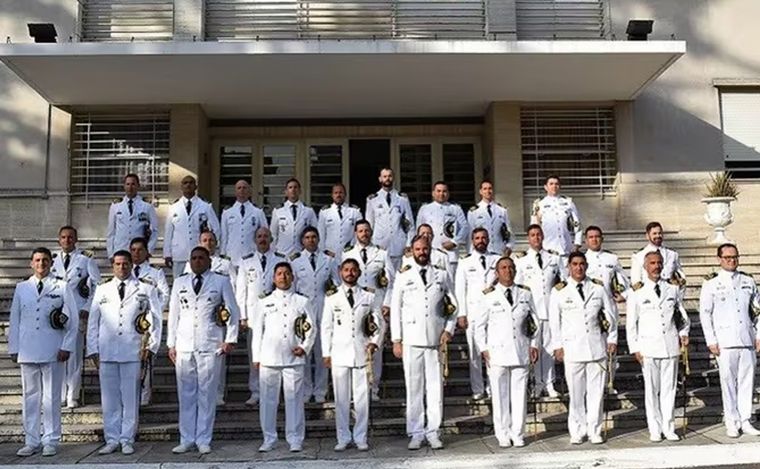 FOTO: Miembros en actividad de la Armada no usarán más barba.