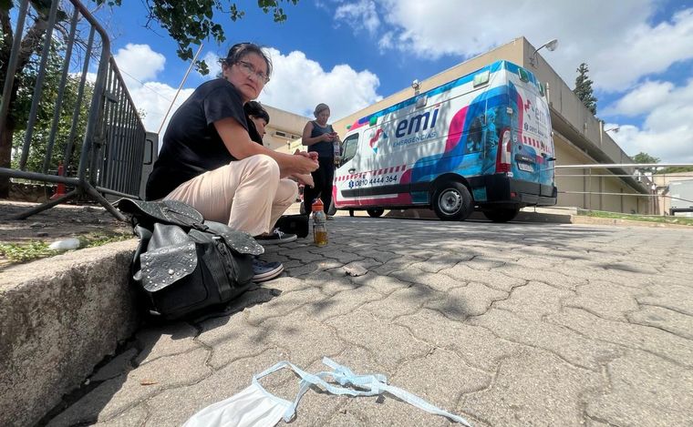 La situación en el Hospital San Roque. (Foto: Daniel Cáceres/Cadena 3)
