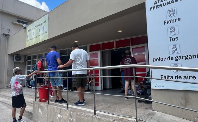 El Hospital San Roque, colapsado para atender a pacientes con dengue.