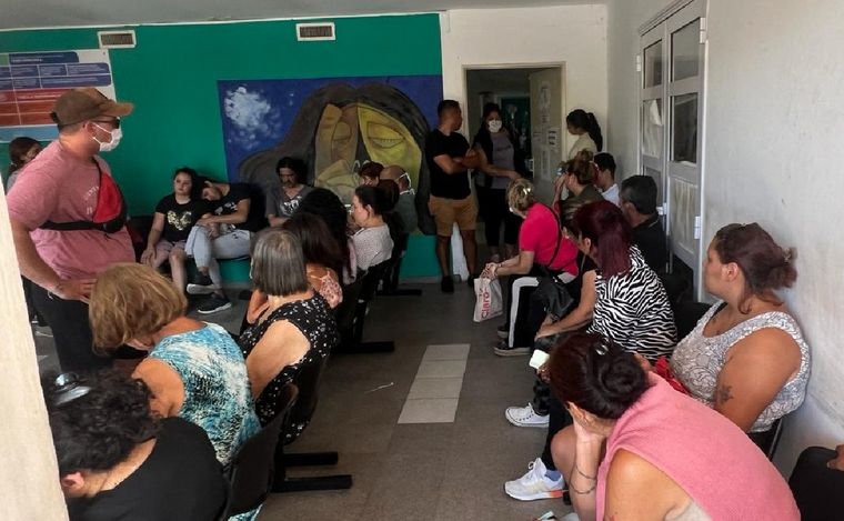 El Hospital San Roque, colapsado para atender a pacientes con dengue.