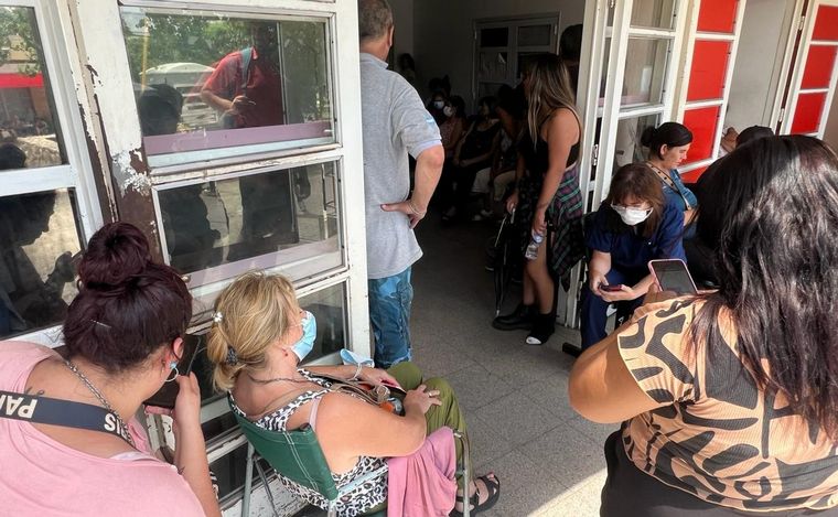 La situación en el Hospital San Roque. (Foto: Daniel Cáceres/Cadena 3)