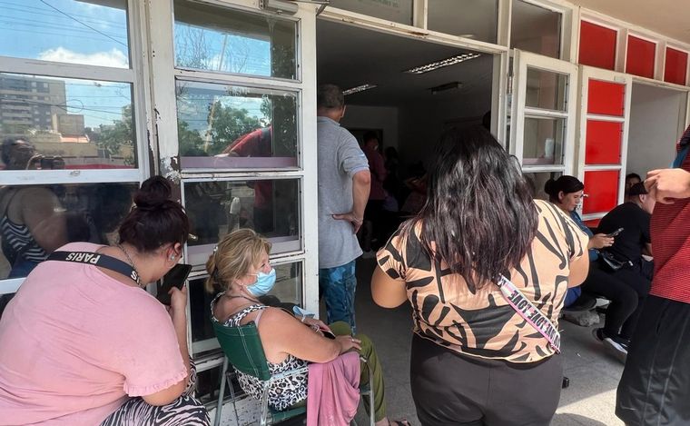 La situación en el Hospital San Roque. (Foto: Daniel Cáceres/Cadena 3)