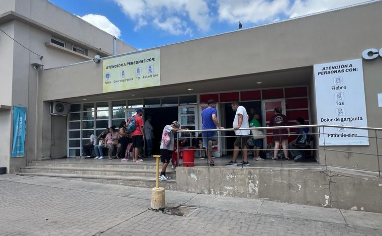 FOTO: La situación en el Hospital San Roque. (Foto: Daniel Cáceres/Cadena 3)