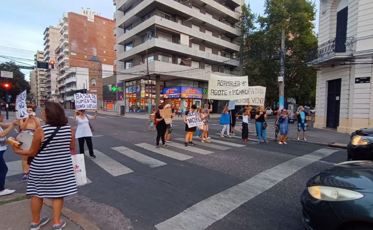 Apertura de sesiones: protestas y cruces por el bloqueo del tránsito en Rosario.
