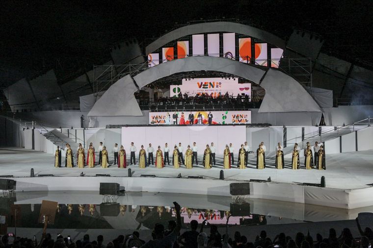 Mendoza celebró su fiesta “Coronados de historia y futuro” a pesar de la crisis.