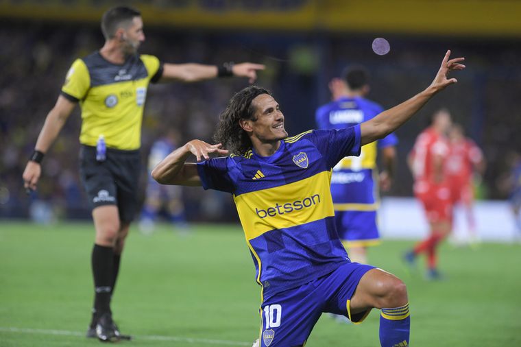 Cavani marcó los tres goles de Boca y le dio el triunfo sobre Belgrano.