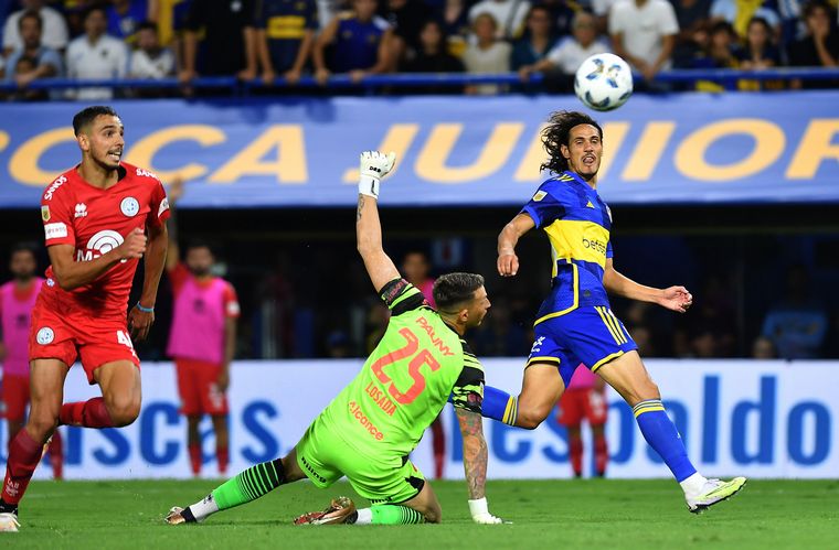 Cavani marcó los tres goles de Boca y le dio el triunfo sobre Belgrano.