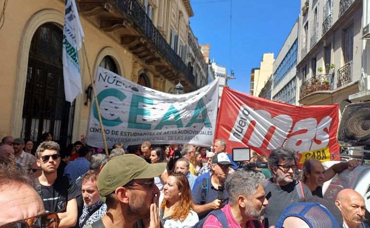 Protesta contra el cierre de Télam. (Foto: Orlando Morales/Cadena 3)