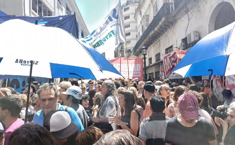 Protesta contra el cierre de Télam. (Foto: Orlando Morales/Cadena 3)