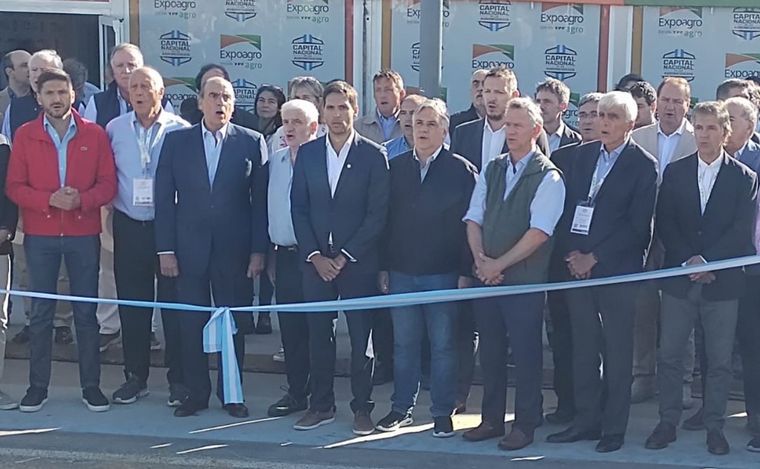 Llaryora, Pullaro y Francos, entre las figuras de la política en el corte de cintas. 