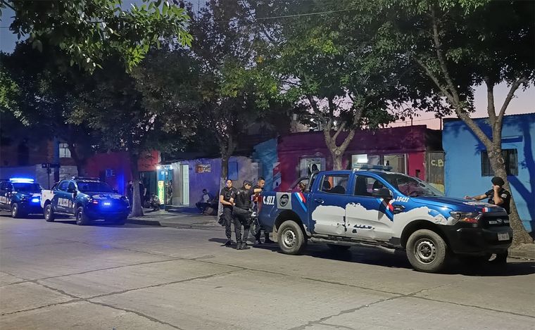 FOTO: Ataque a balazos en el sur de Rosario: un joven fue herido en su casa . 