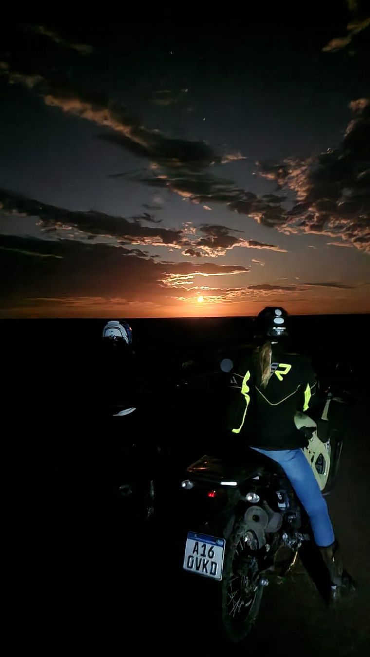 De Puerto Pirámides hasta Alaska: la increíble travesía de una motociclista