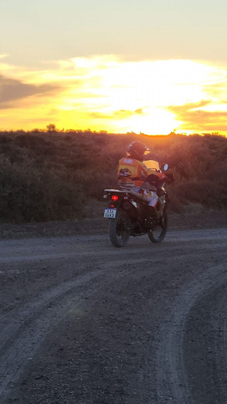 FOTO: De Puerto Pirámides hasta Alaska: la increíble travesía de una motociclista