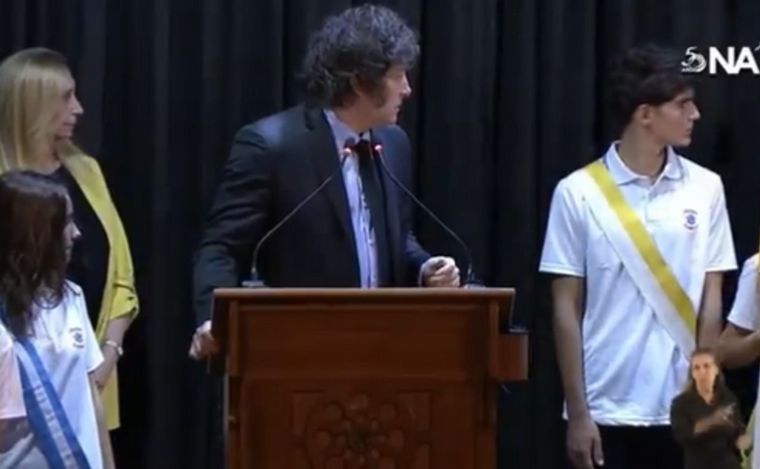 Milei volvió al colegio donde asistió de niño.