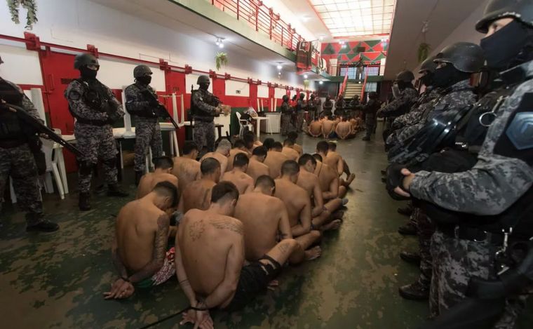 FOTO: Imágenes de una requisa realizada en la cárcel de Piñero. 