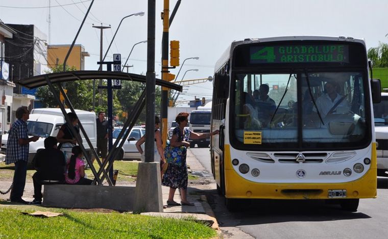 Paro de colectivos por tiempo indeterminado en la ciudad de Santa Fe.