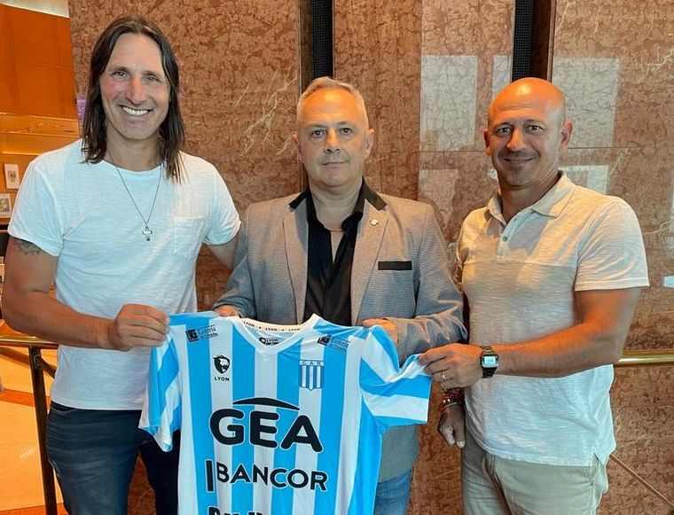 Juan Carlos Olave es el nuevo técnico de Racing de Nueva Italia (FOTO: Racing)
