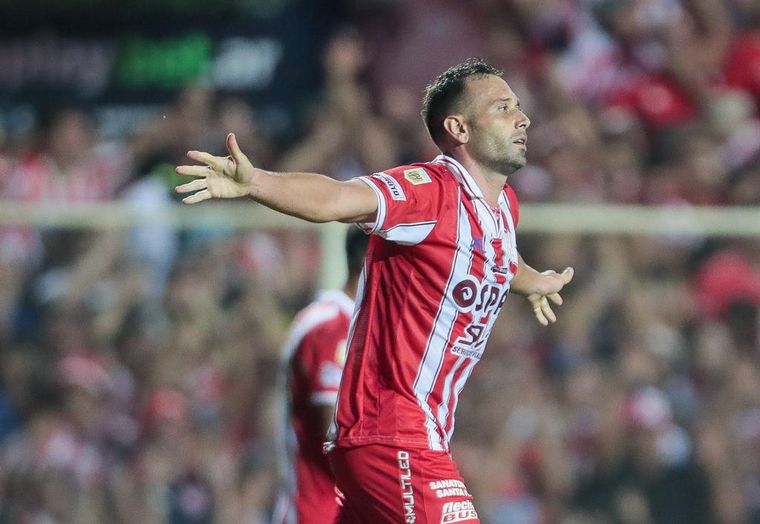 Corvalán festeja su gol ante Boca