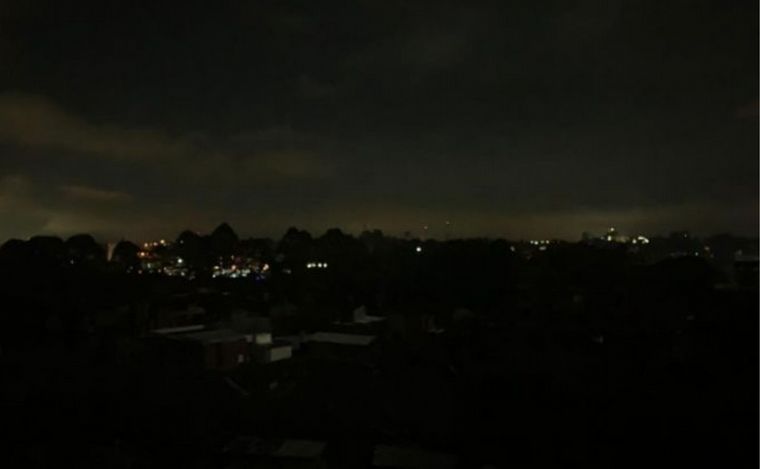 Apagón masivo afecta el centro y norte de Santa Fe: no hay luz ni agua.