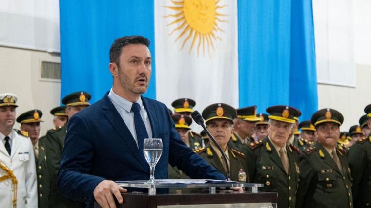 Luis Petri, ministro de Defensa