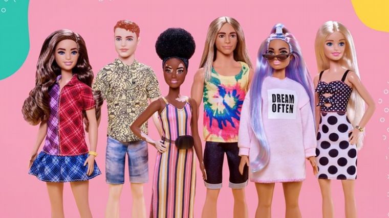 FOTO: Barbie celebró 65 años en un mundo diverso de muñecas