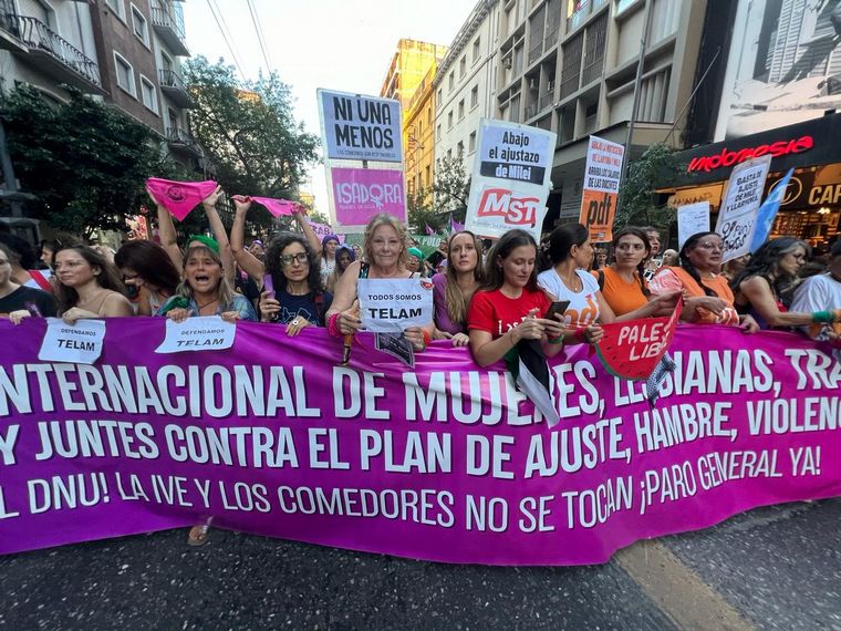 FOTO: Marcharon en el país por el Día Internacional de la Mujer