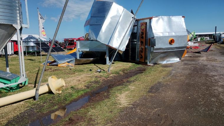 Fuerte temporal en San Nicolás, produjo daños en la Expoagro