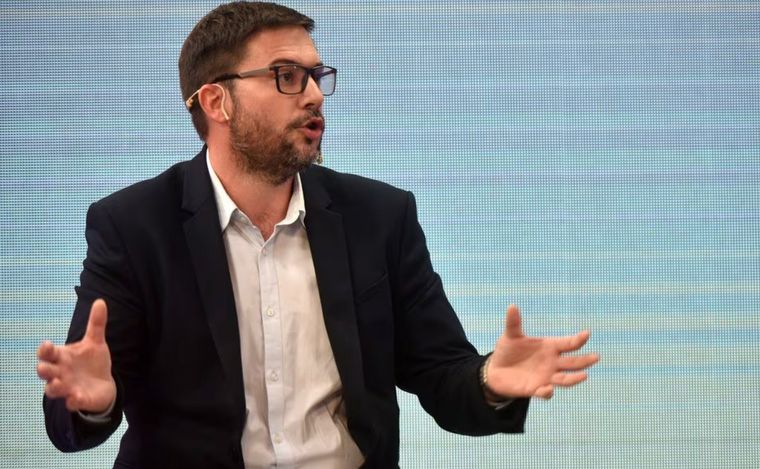 Oscar Agost Czrreño en el ojo de la tormenta.