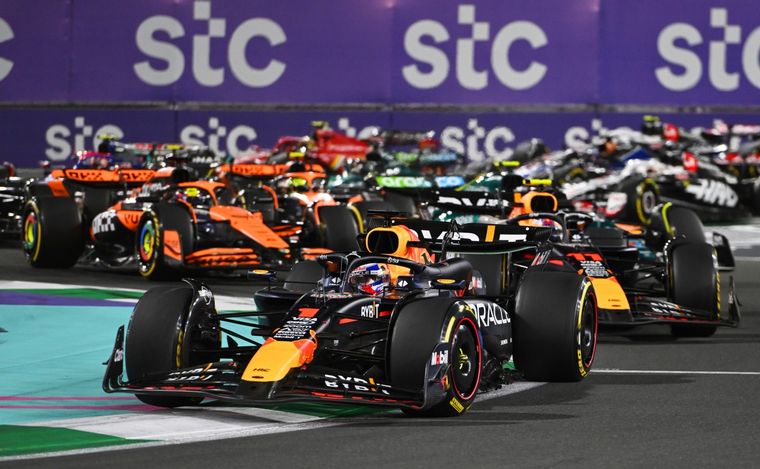 FOTO: Verstappen fue inalcanzable en Jeddah y lideró otro 1-2 de Red Bull con Pérez