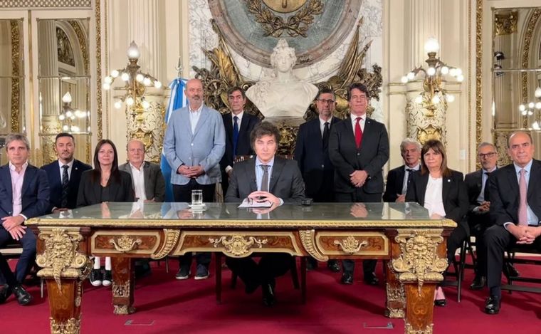 Javier Milei junto a su gabinete. (Foto: archivo)