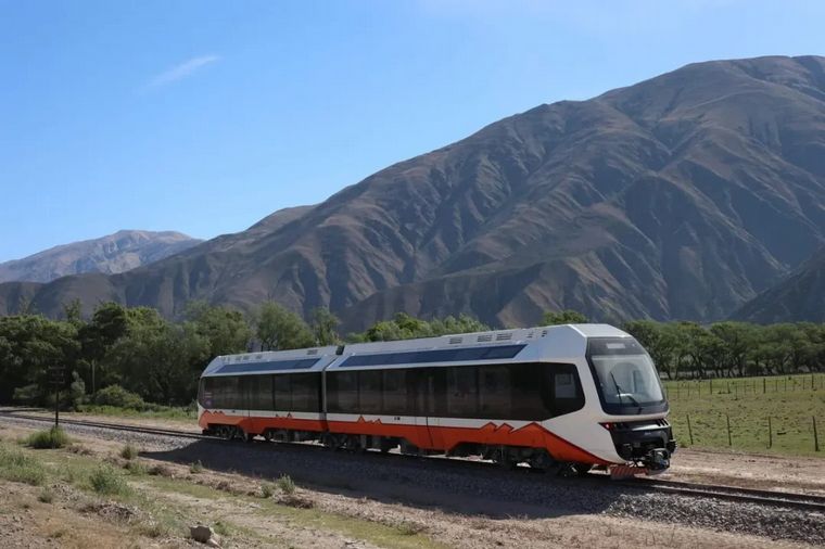 FOTO: Presentarán en Córdoba el Tren solar de La Quebrada de Humahuaca