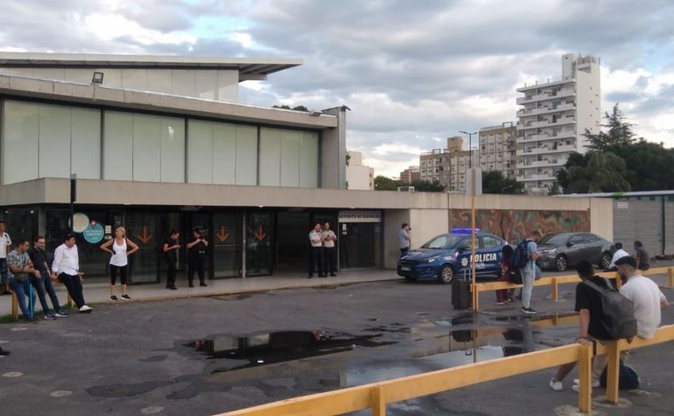 FOTO: Amenaza de bomba en la Terminal de Ómnibus de Rosario.