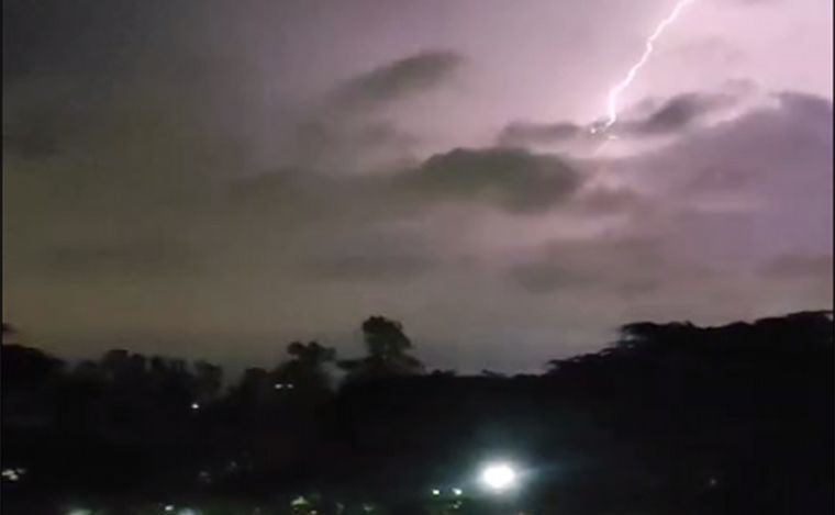 FOTO: Rige alerta amarilla por vientos fuertes y tormentas en la región de Rosario.
