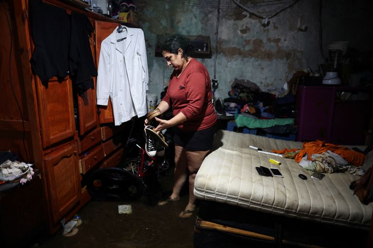 El fuerte temporal en el AMBA provocó inundaciones y calles anegadas. (NA)