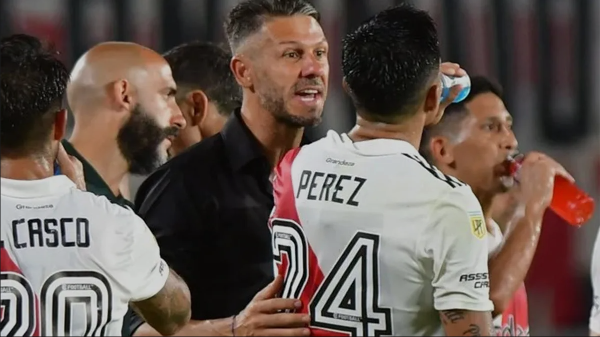 Demichelis y Enzo Pérez se verán las caras luego de la extraña salida del 